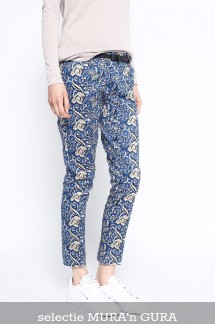 Pantaloni Bershka dama la 49 lei 