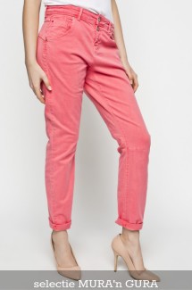 Pantaloni Bershka dama la 49 lei 